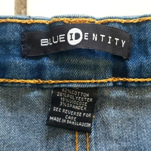Brand new "Blue Identity" shorts with stitched pattern - Picture 2 of 9